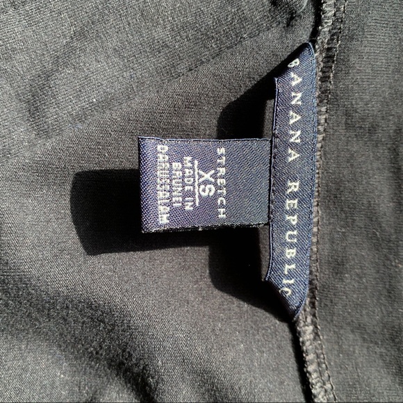 3/$20 Banana Republic Black Keyhole Neck T-shirt - Picture 3 of 5